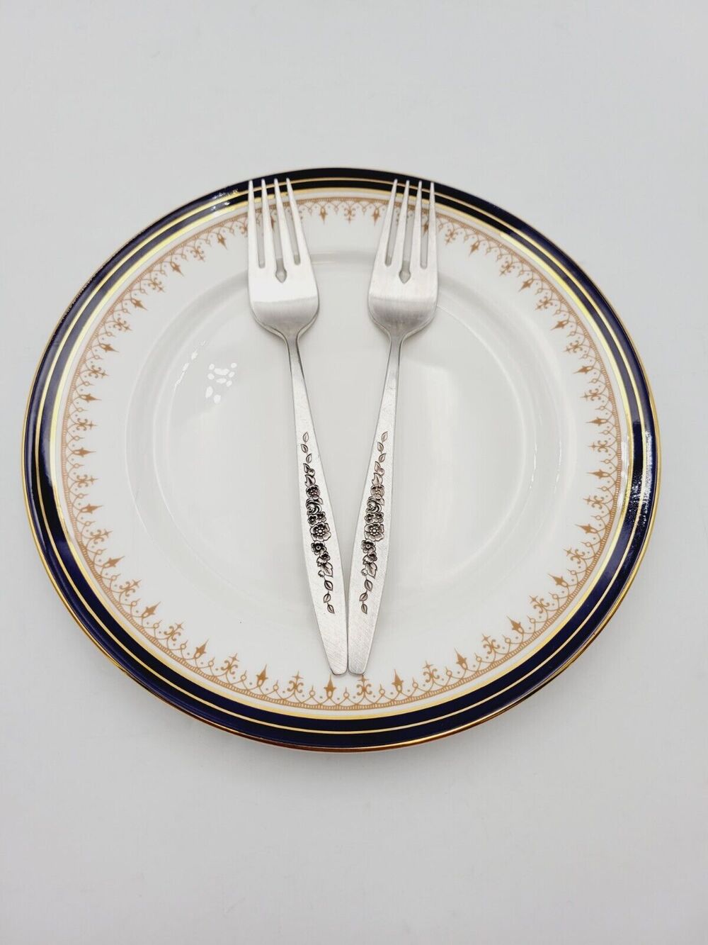 International Deep Silver LAUREL MIST Salad Forks Set 2 Silverplate Flatware Vtg